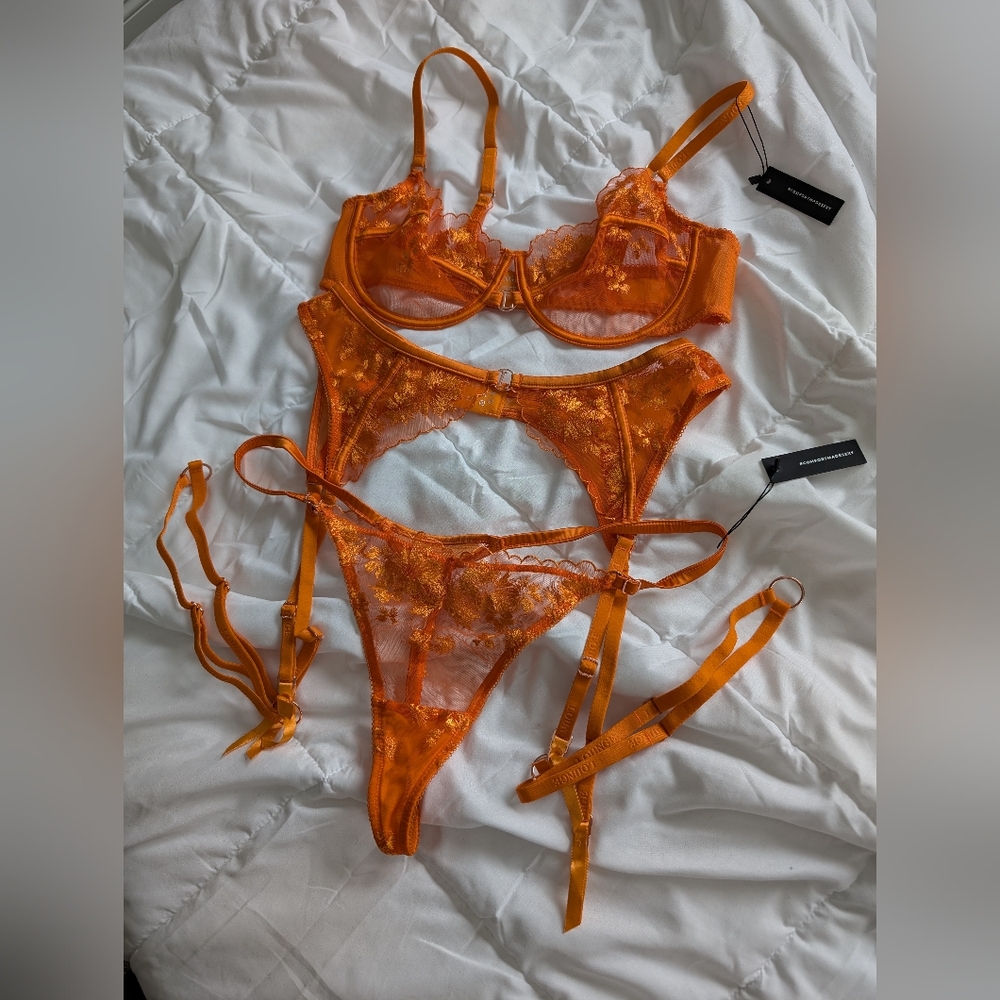 Lounge Ava Orange Lace Lingerie Set - Picture 2 of 8